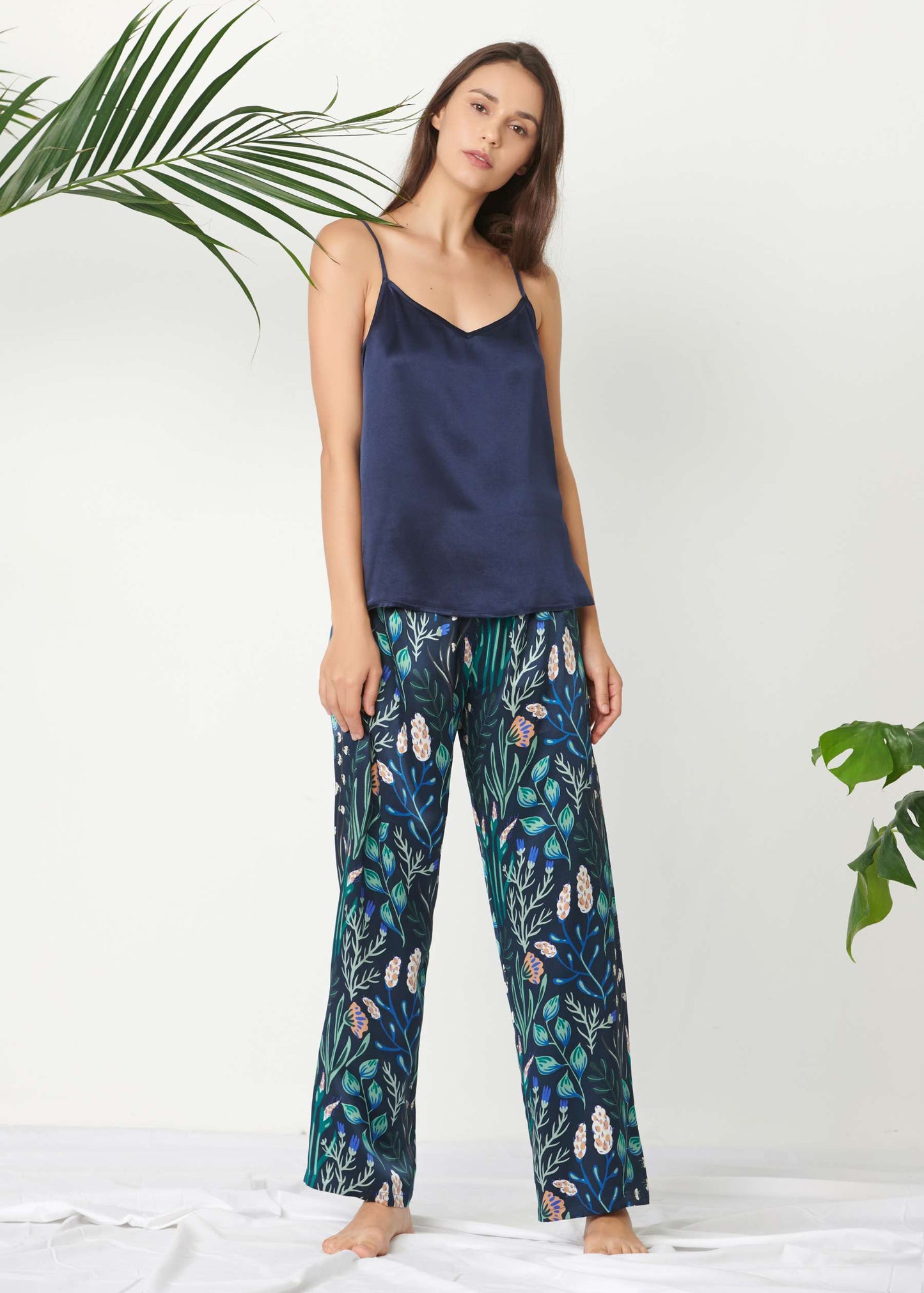 #color_navy-blue-white-flower-prints